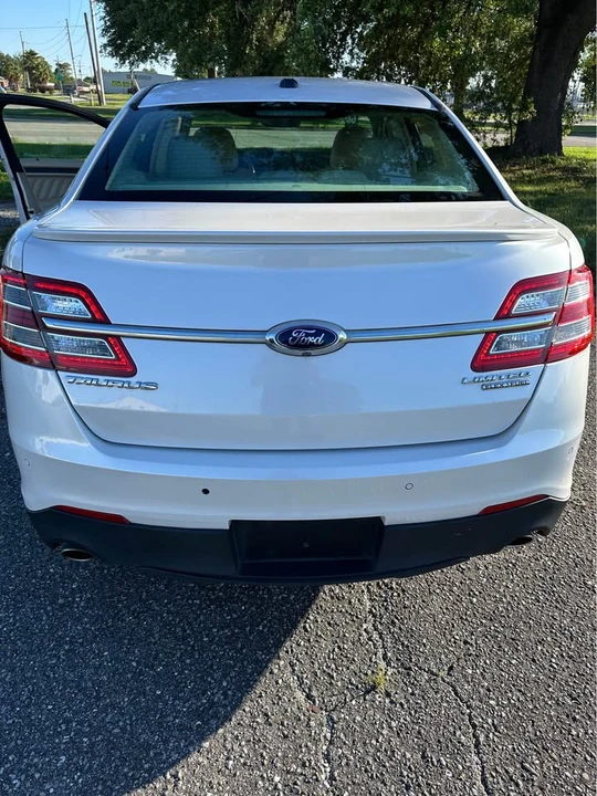 2015 Ford Taurus 6th Gen - Image 18 of 20
