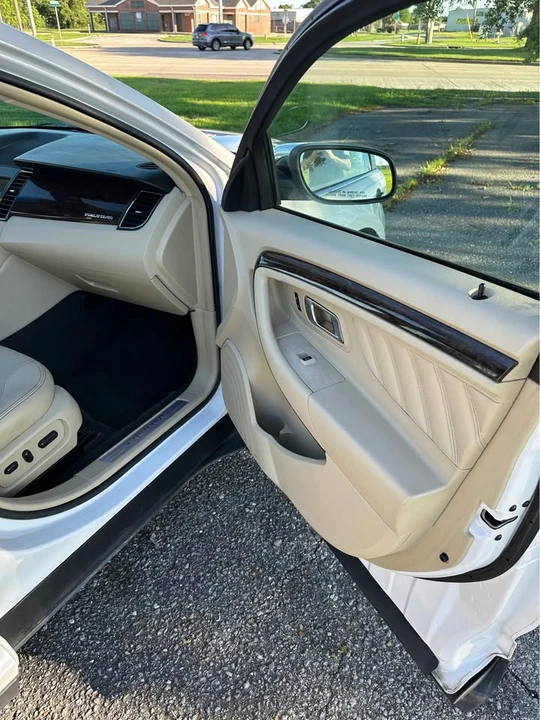 2015 Ford Taurus 6th Gen - Image 16 of 20