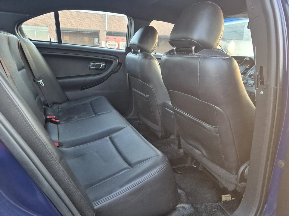 2015 Ford Taurus 6th Gen - Image 9 of 11