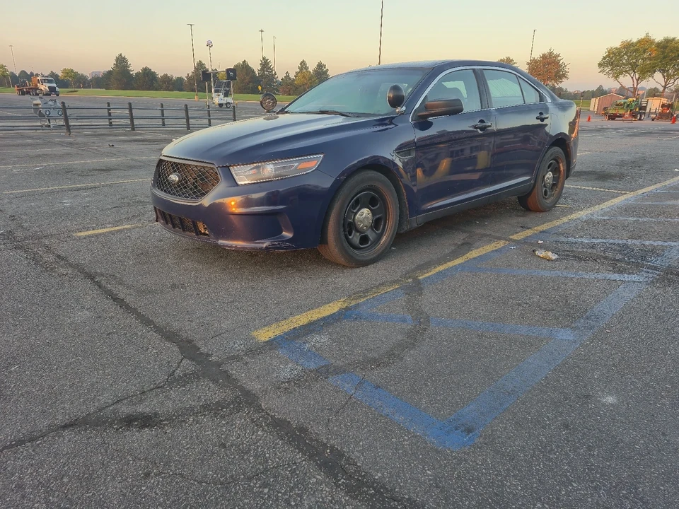 2015 Ford Taurus 6th Gen - Image 2 of 11