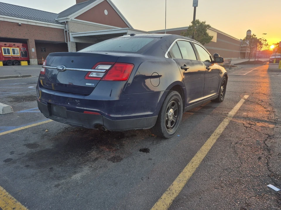 2015 Ford Taurus 6th Gen - Image 4 of 11