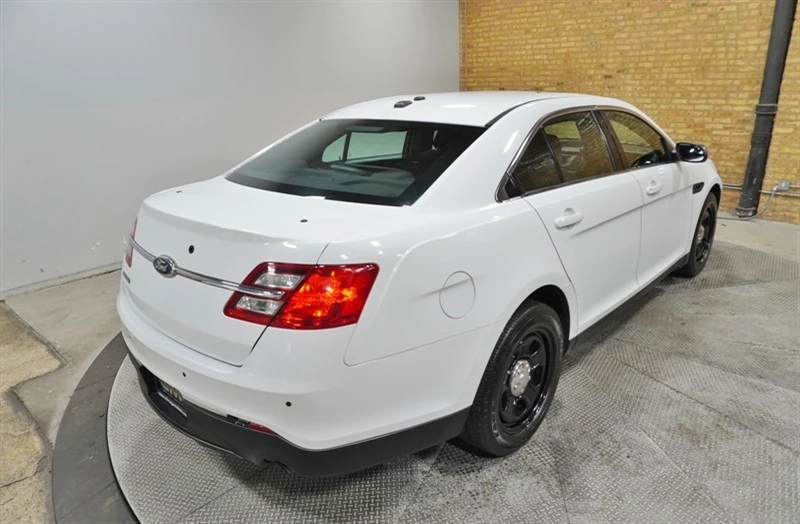 2015 Ford Taurus 6th Gen - Image 9 of 12