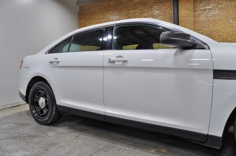 2015 Ford Taurus 6th Gen - Image 9 of 12