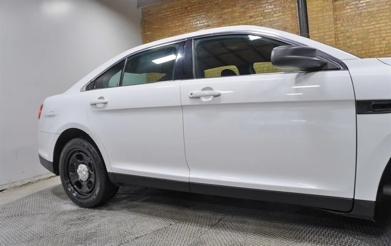 2015 Ford Taurus 6th Gen - Image 9 of 12