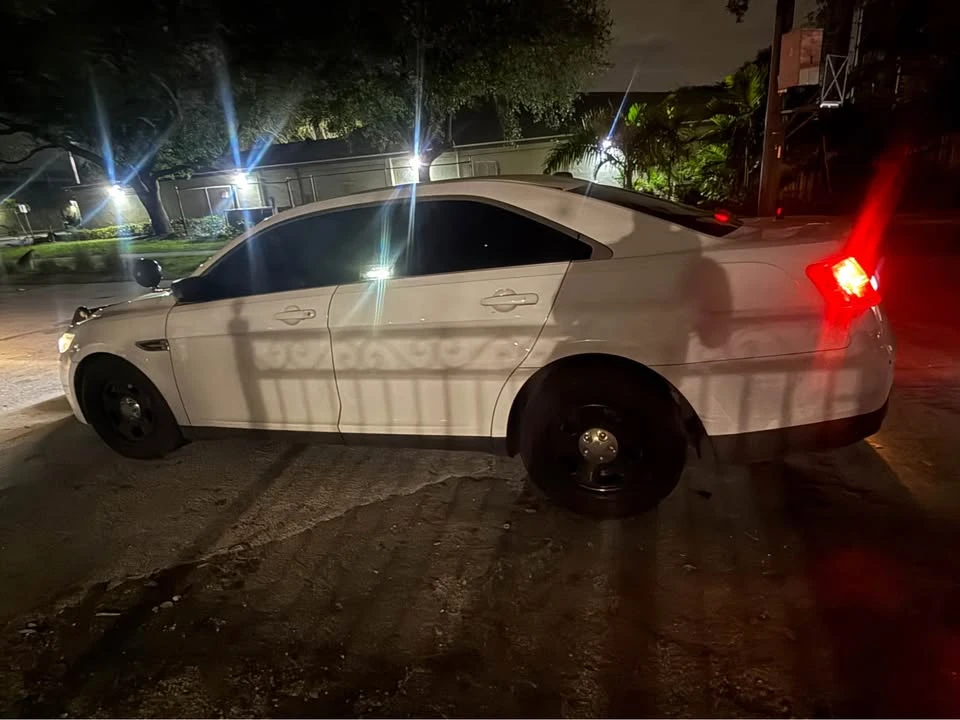 2015 Ford Taurus 6th Gen - Image 4 of 15