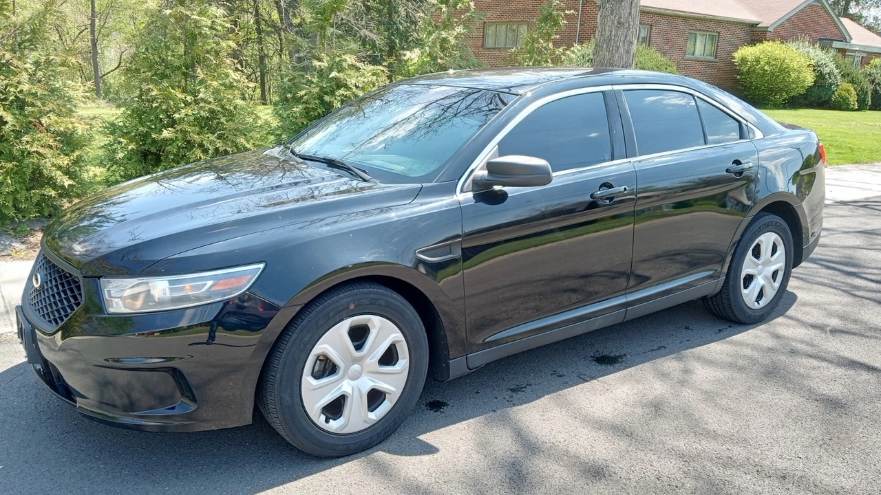 2015 Ford Taurus 6th Gen - Image 2 of 14