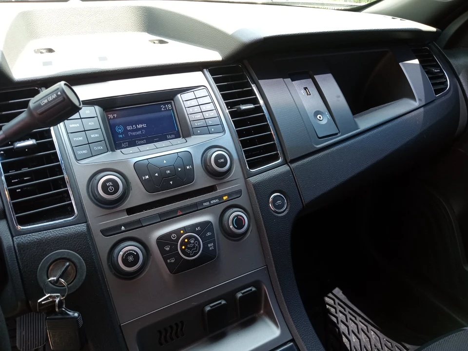2015 Ford Taurus 6th Gen - Image 9 of 14