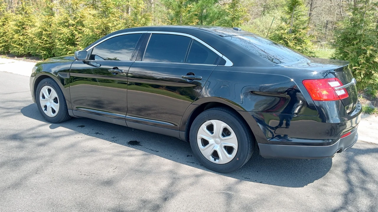 2015 Ford Taurus 6th Gen - Image 3 of 14