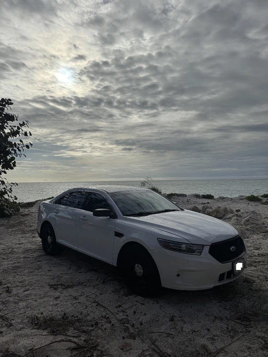 2015 Ford Taurus 6th Gen - Image 3 of 21