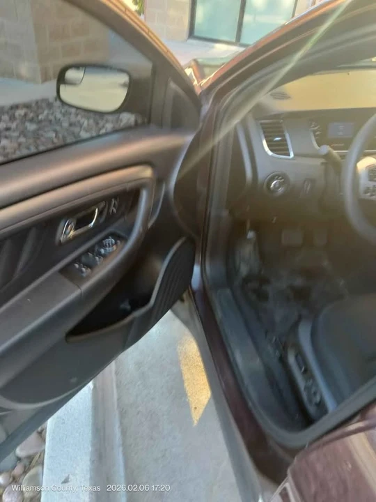 2015 Ford Taurus 6th Gen - Image 4 of 8