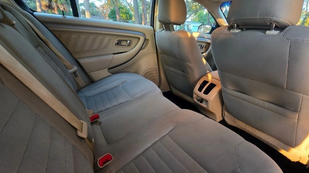 2015 Ford Taurus 6th Gen - Image 10 of 11