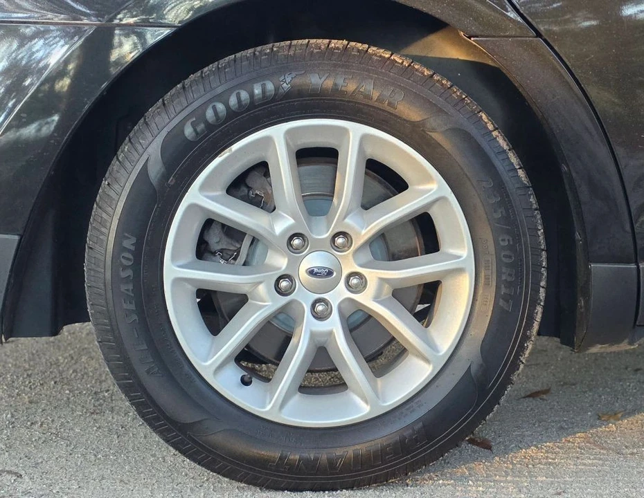 2015 Ford Taurus 6th Gen - Image 5 of 11