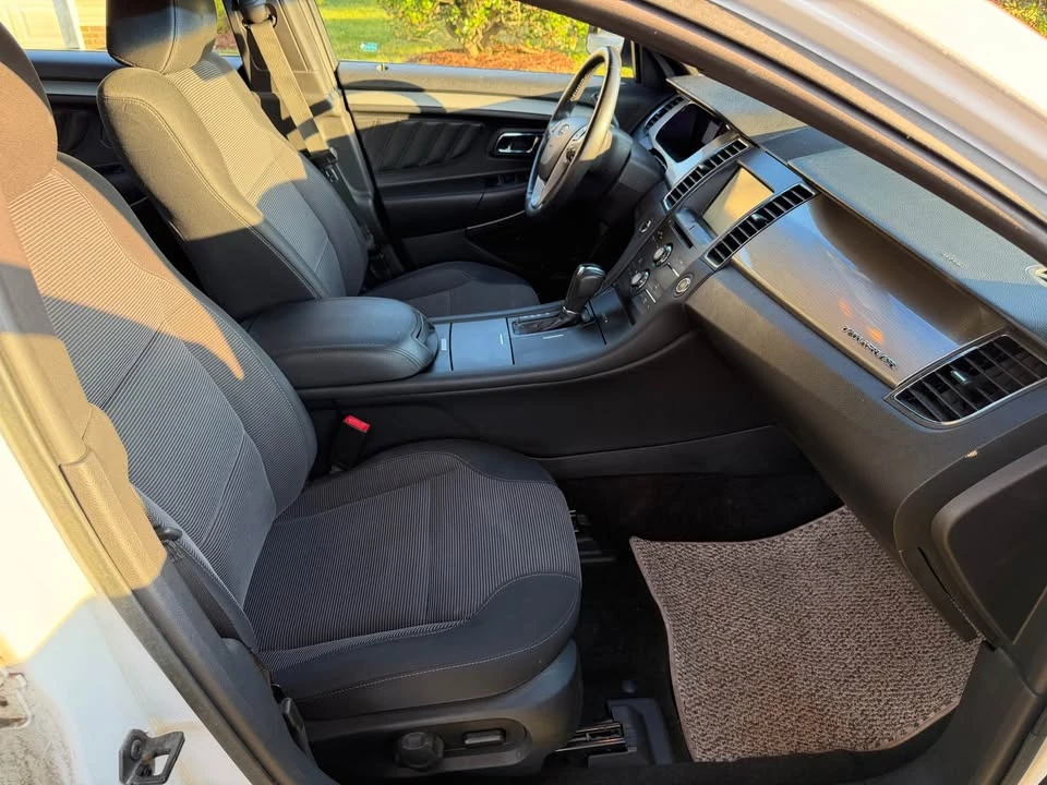2015 Ford Taurus 6th Gen - Image 3 of 4