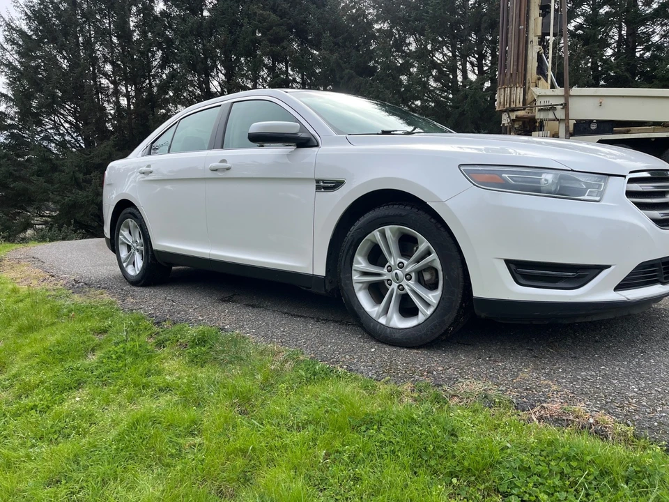 2015 Ford Taurus 6th Gen - Image 3 of 20