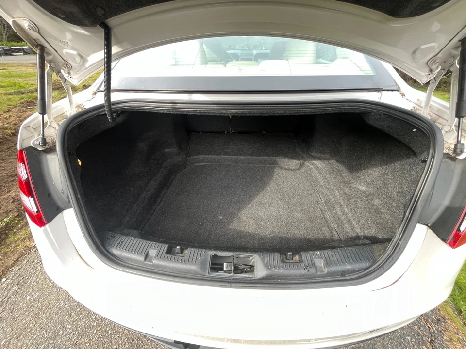 2015 Ford Taurus 6th Gen - Image 15 of 20