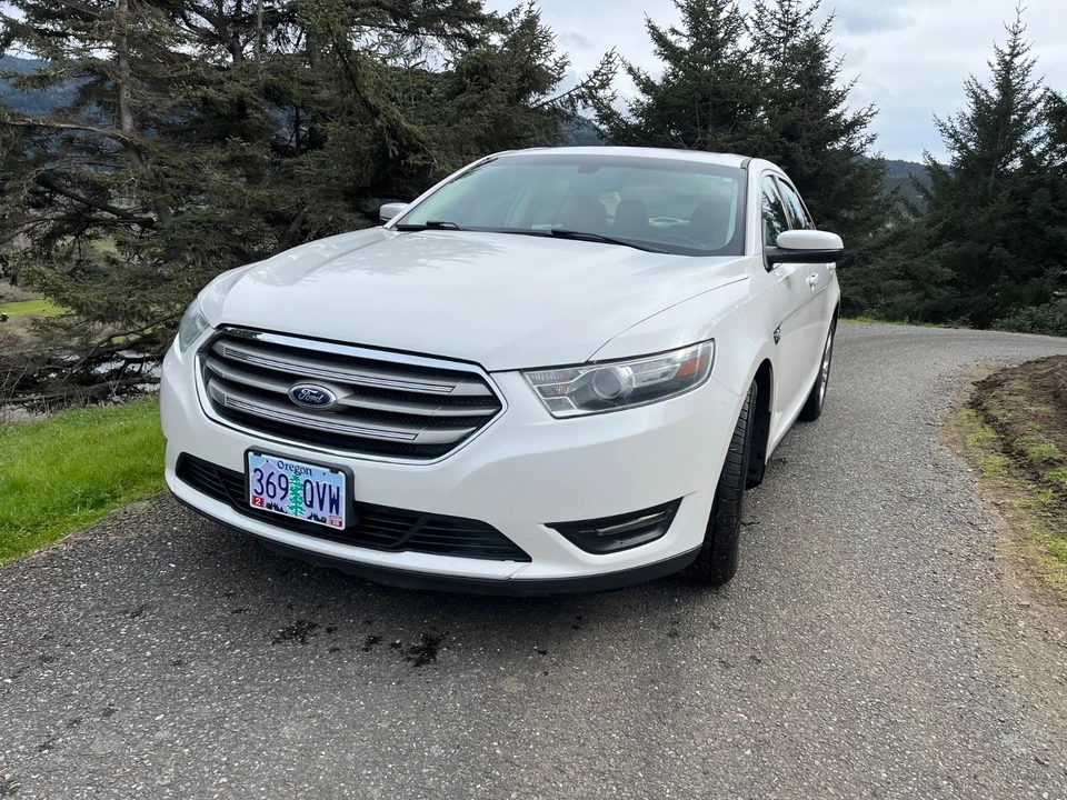 2015 Ford Taurus 6th Gen - Image 2 of 20