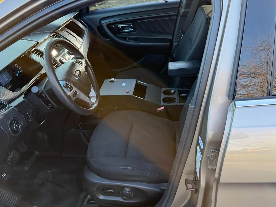 2015 Ford Taurus 6th Gen - Image 7 of 10
