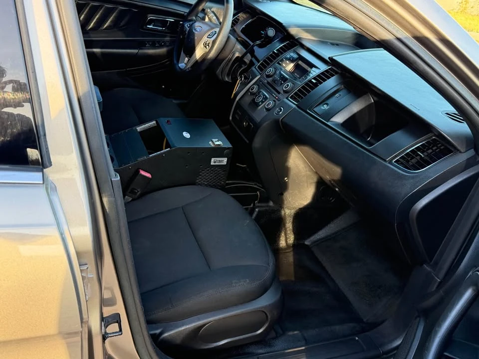 2015 Ford Taurus 6th Gen - Image 10 of 10