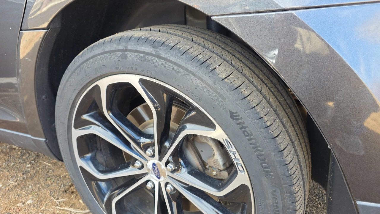 2015 Ford Taurus SHO 6th Gen - Image 13 of 14