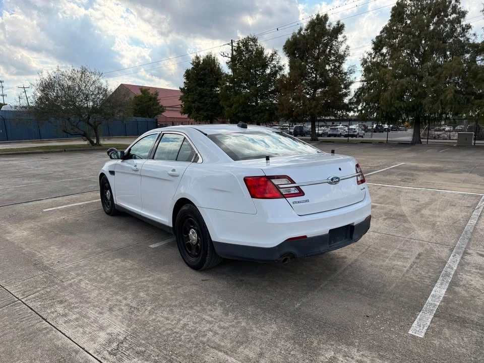 2015 Ford Taurus 6th Gen - Image 4 of 10