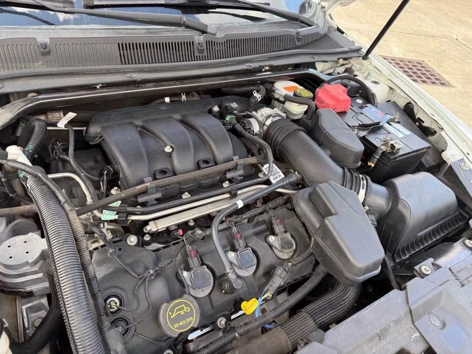 2015 Ford Taurus 6th Gen - Image 9 of 10