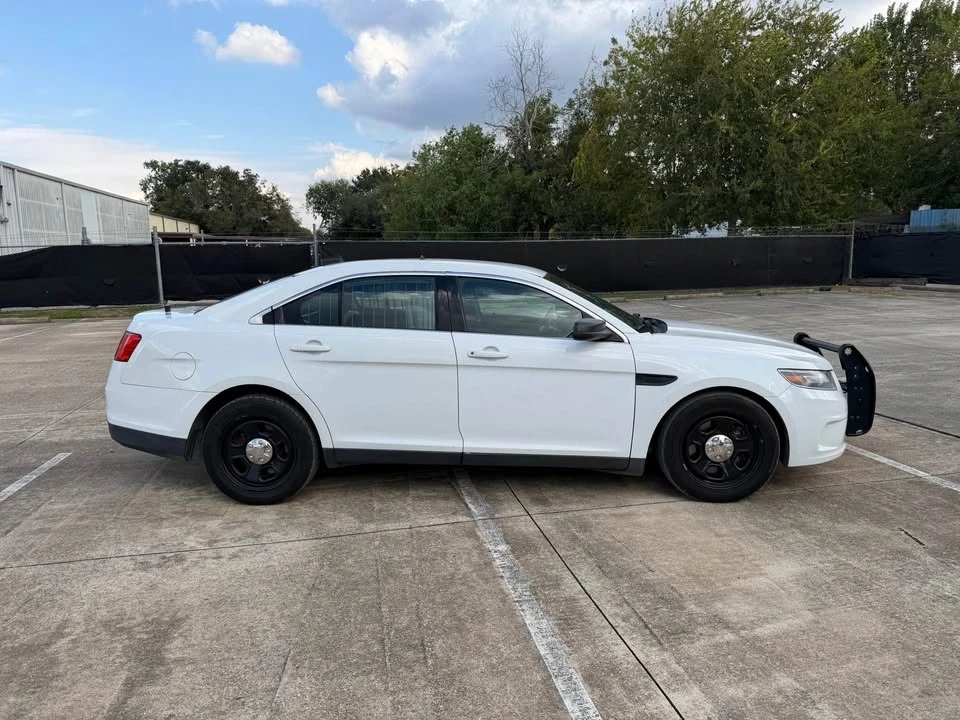 2015 Ford Taurus 6th Gen - Image 2 of 10