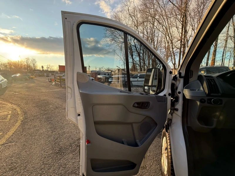 2015 Ford Transit - Image 9 of 12
