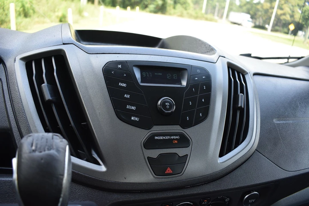 2015 Ford Transit - Image 11 of 12