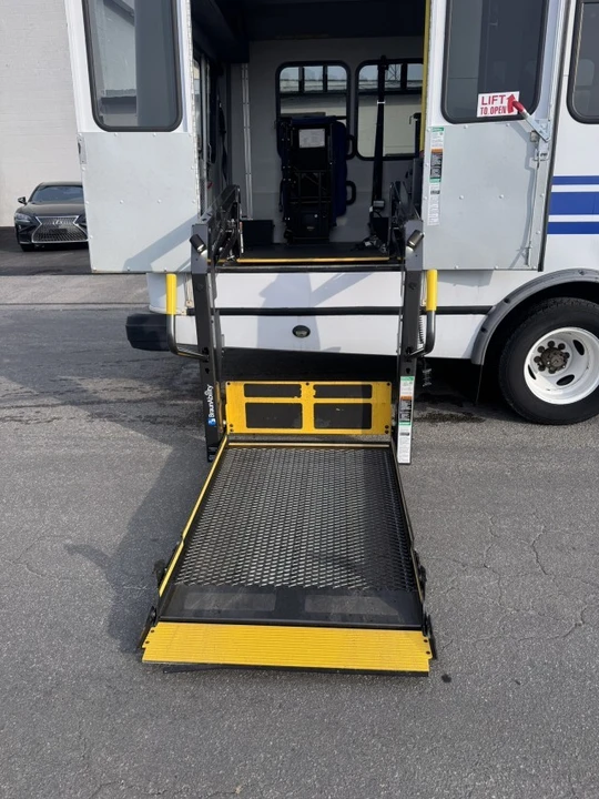 2015 Ford Econoline Van - Image 12 of 13