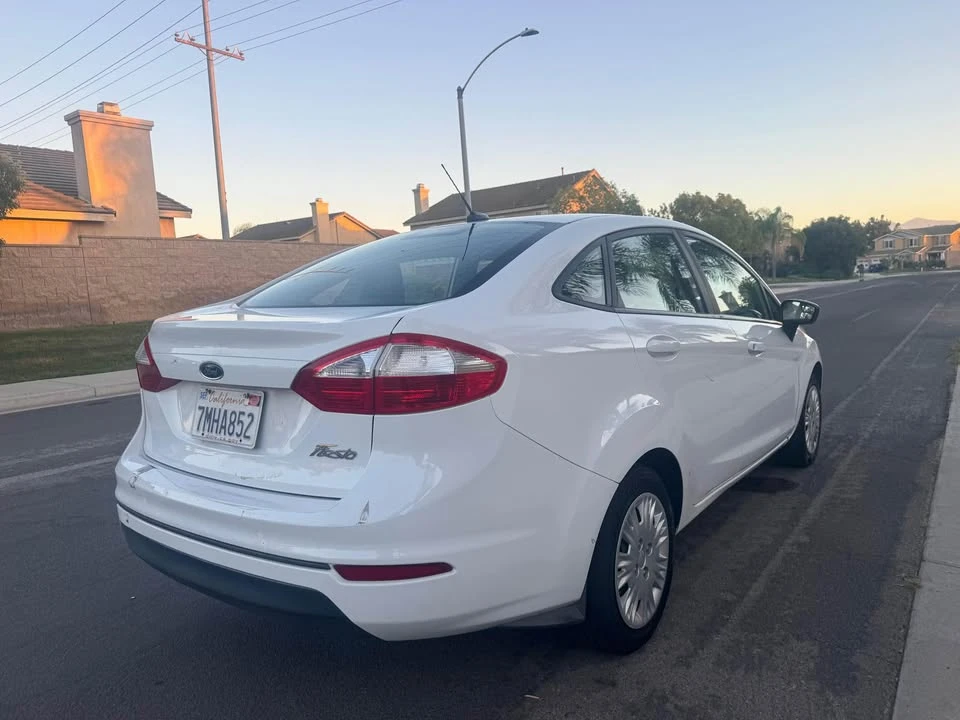 2015 Ford Fiesta - Image 4 of 10