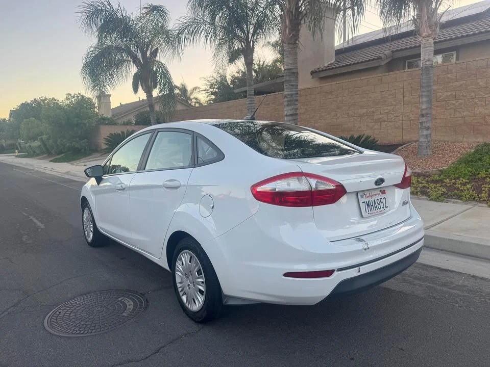 2015 Ford Fiesta - Image 6 of 10