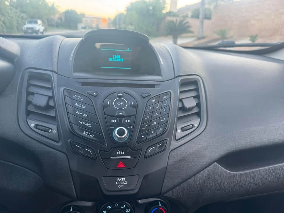 2015 Ford Fiesta - Image 9 of 10