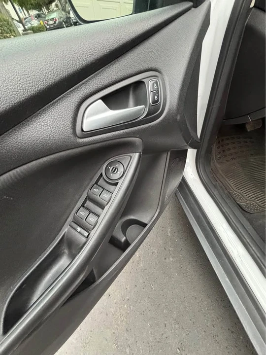 2015 Ford Focus 3rd Gen - Image 9 of 13