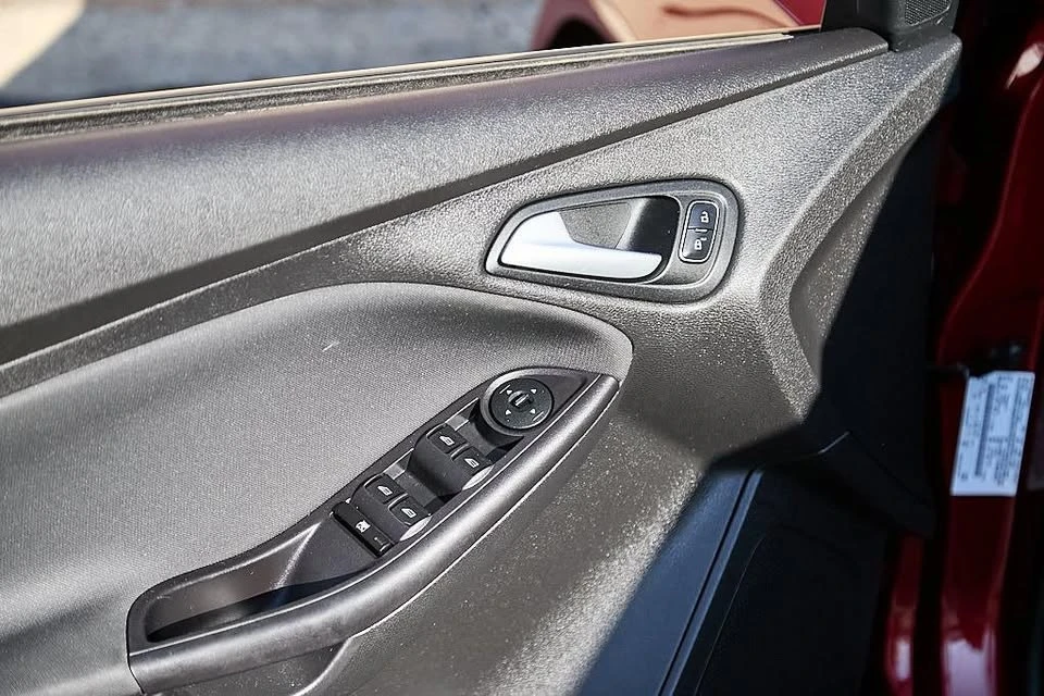 2015 Ford Focus 3rd Gen - Image 8 of 15