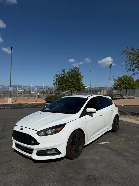 2015 Ford Focus 3rd Gen - Image 2 of 2