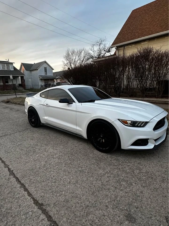 2015 Ford S550 Mustang - Image 2 of 10