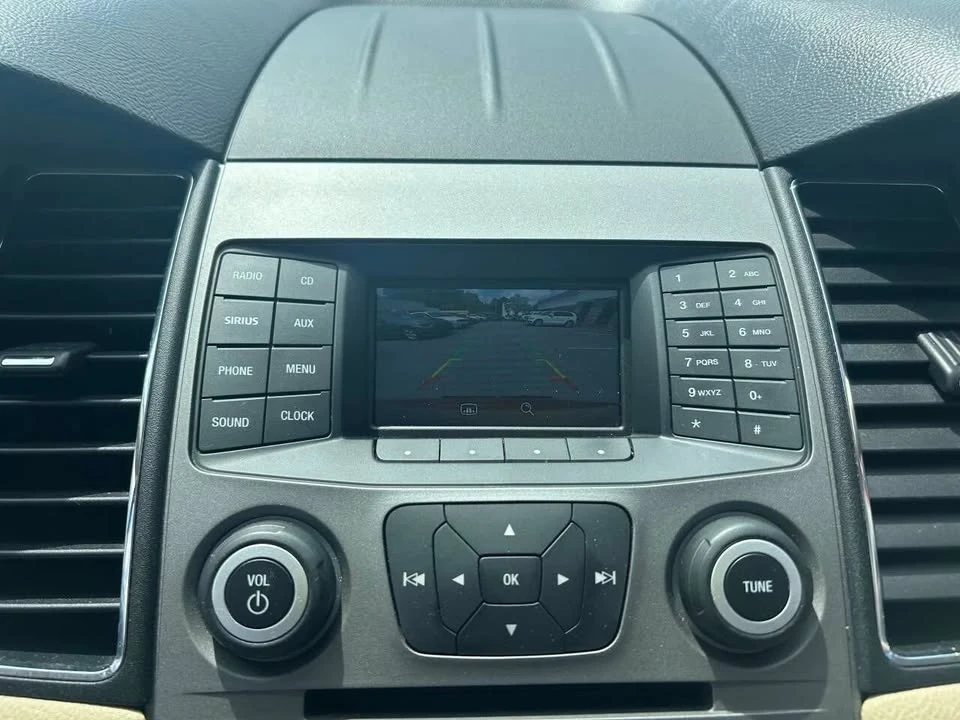2015 Ford Taurus 6th Gen - Image 10 of 17