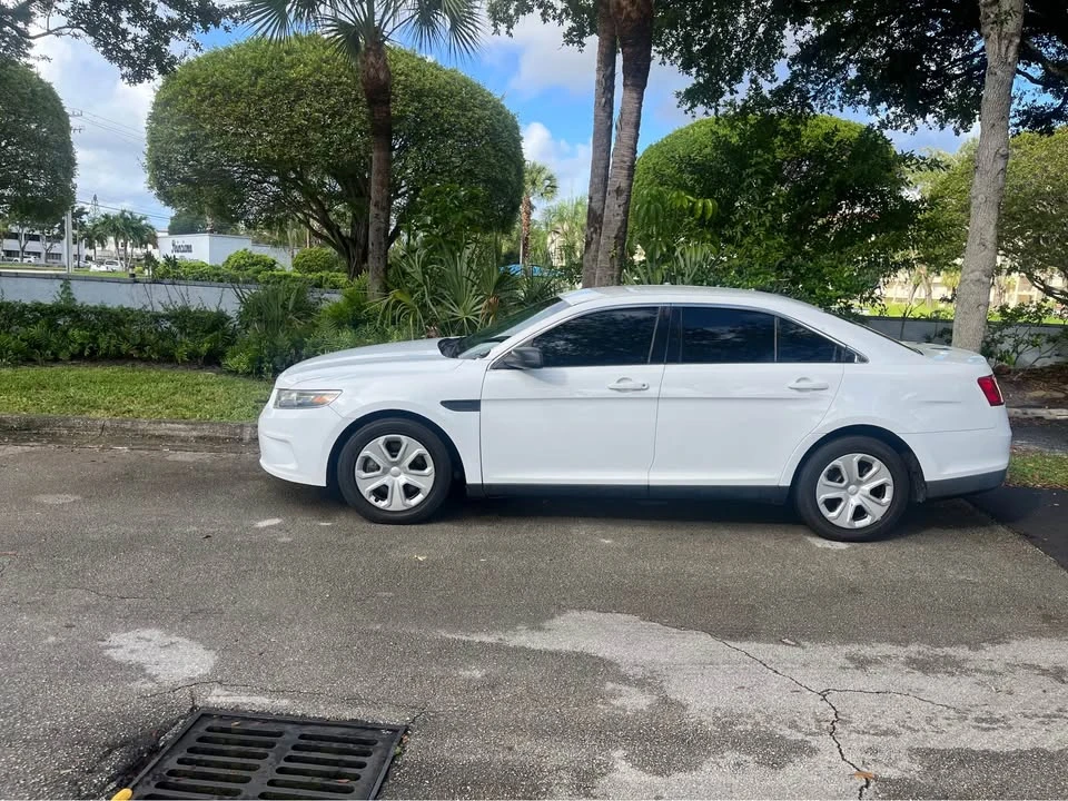 2015 Ford Taurus 6th Gen - Image 9 of 12