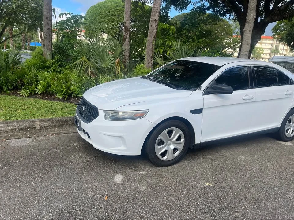 2015 Ford Taurus 6th Gen - Image 8 of 12