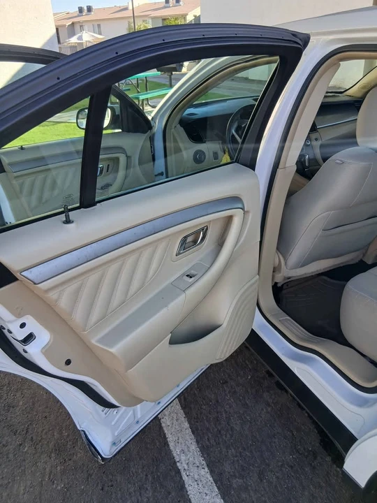2015 Ford Taurus 6th Gen - Image 8 of 15