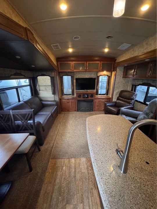 2015 Forest River - Image 4 of 9
