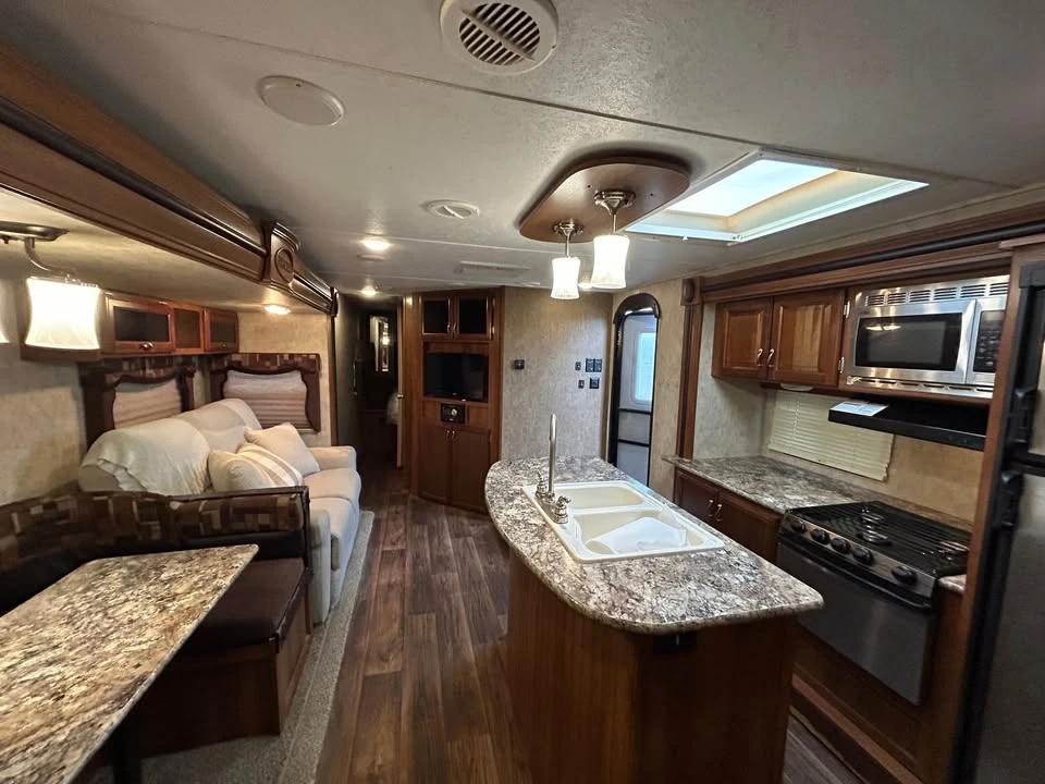 2015 Forest River - Image 3 of 8