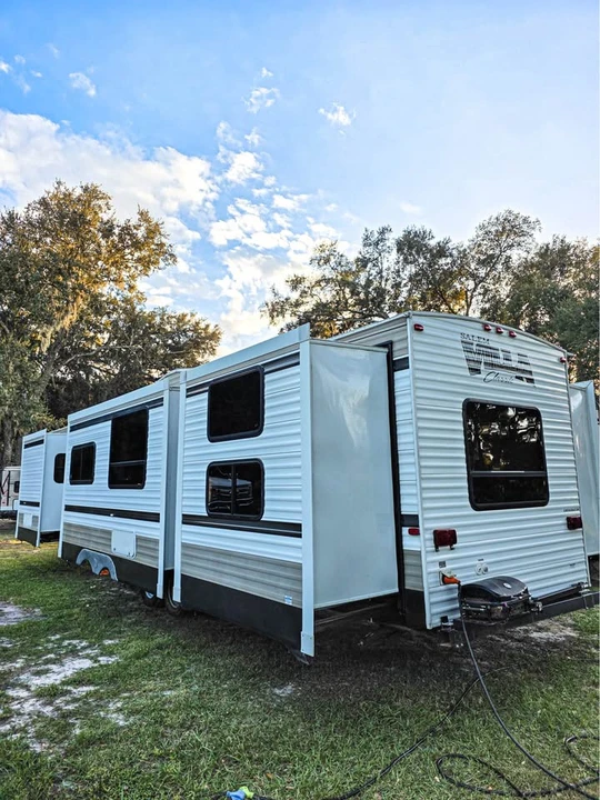 2015 Forest River - Image 2 of 21