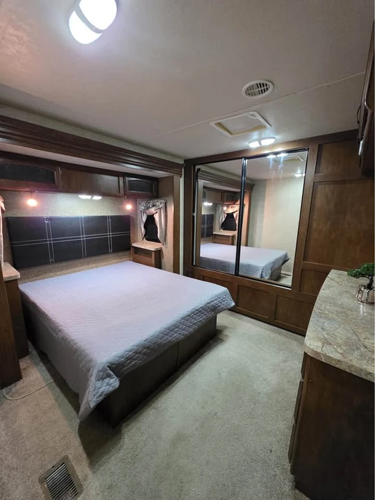 2015 Forest River - Image 6 of 21
