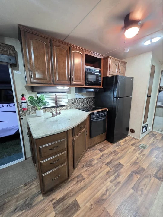 2015 Forest River - Image 10 of 21