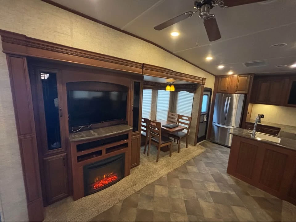 2015 Forest River - Image 13 of 16