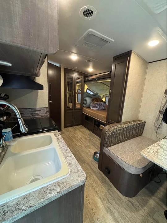 2015 Forest River - Image 7 of 10