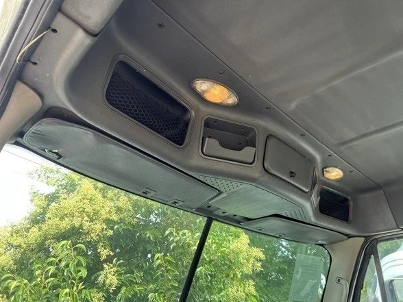 2015 Freightliner - Image 7 of 12