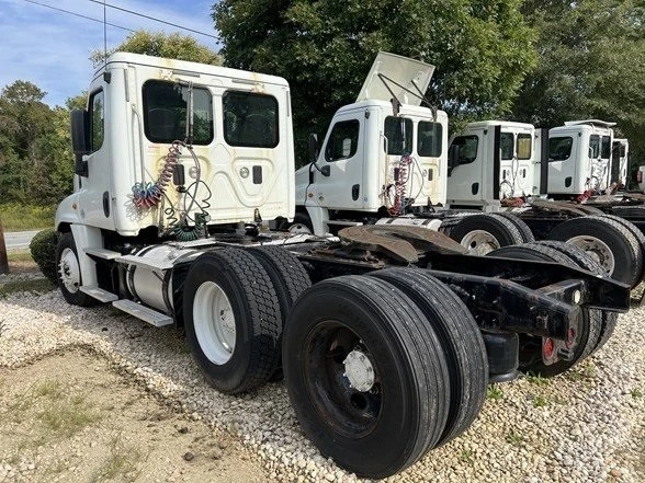 2015 Freightliner - Image 2 of 12
