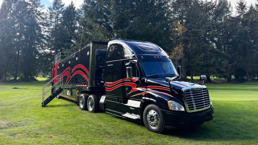 2015 Freightliner - Image 2 of 10